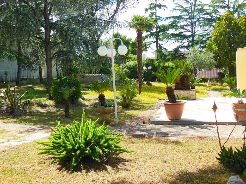 B&B Villa Garden Bisceglie Eksteriør billede